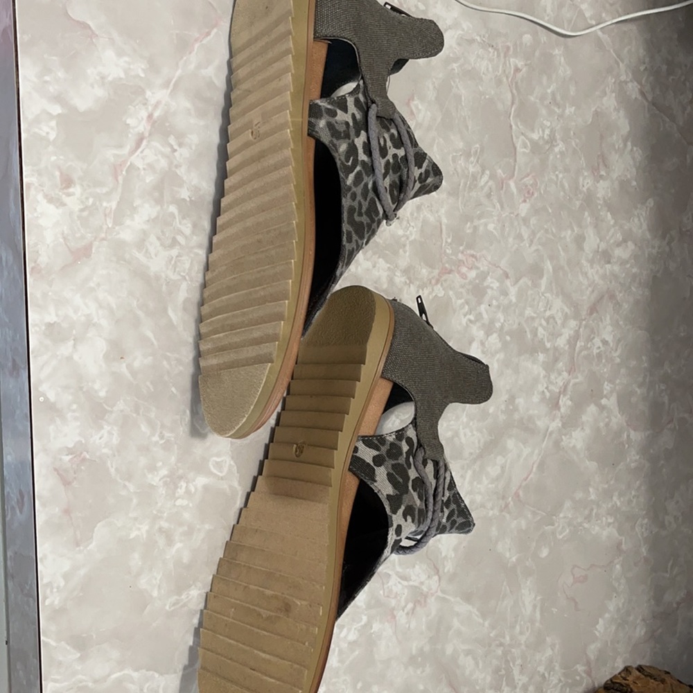Sandals - Picture 2 of 6